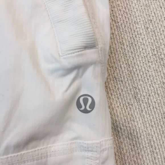 LULULEMON White Studio Crop Liner - Picture 2 of 8